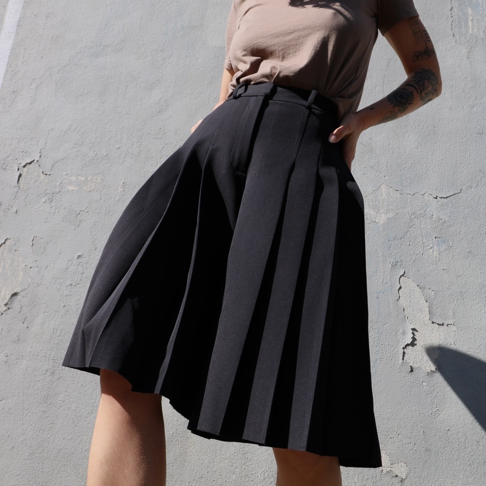 Black high-waisted pleated wide leg shorts